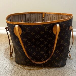 Louis Vuitton Genuine Neverfull MM handbag. 👜 Very good condition.